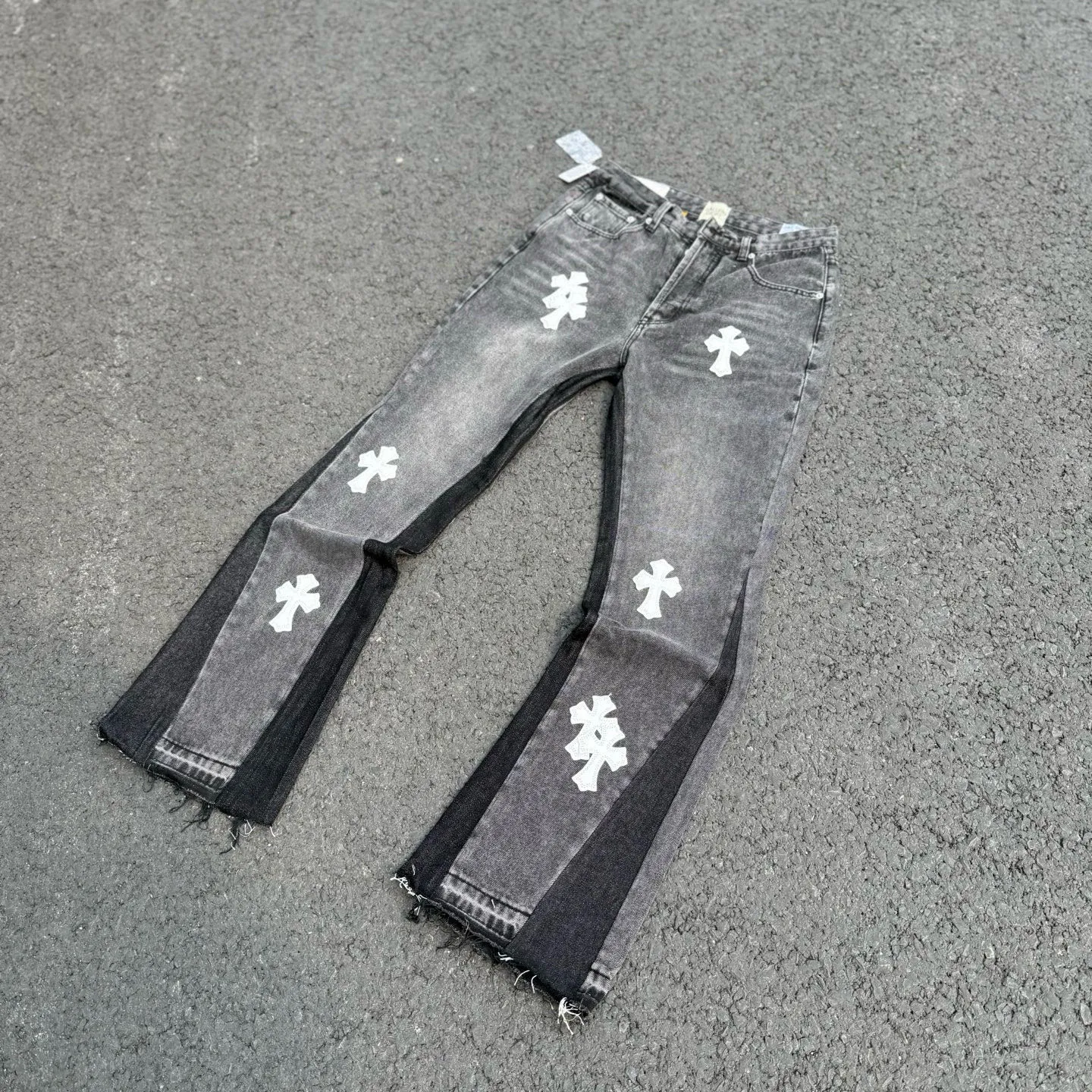 #8160 P260💰 Independent GALLERY DEPT. Vintage spliced black and gray snowflake pattern cross loose washed flared jeans - truly restore the ultimate texture of Vintage - original hardware accessories washed and other elevators, QR code analysis are all purchased from the original factory, high degree of restoration, you are welcome to compare with a certain product ~ - three-dimensional version Loose and comfortable, not picky about the figure, taller and slimmer, factory Seiko, original factory quality control, same style for men and women, can be matched with couples, versatile recommendation Essential jeans for all seasons - sizes: 28 30 32 34 36